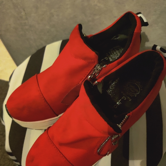 Meet your Posher, Luzeney - Picture 1 of 1